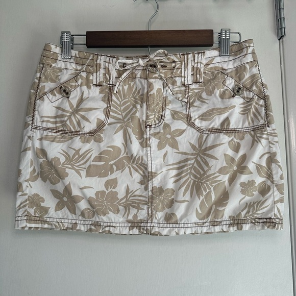 So Wear it Declare it Y2K Hawaiian Mini Cargo Skirt. Size 5. - Picture 1 of 5